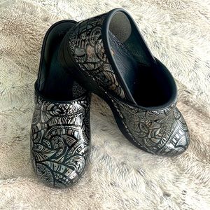 Dansko XP2.0 professional clogs